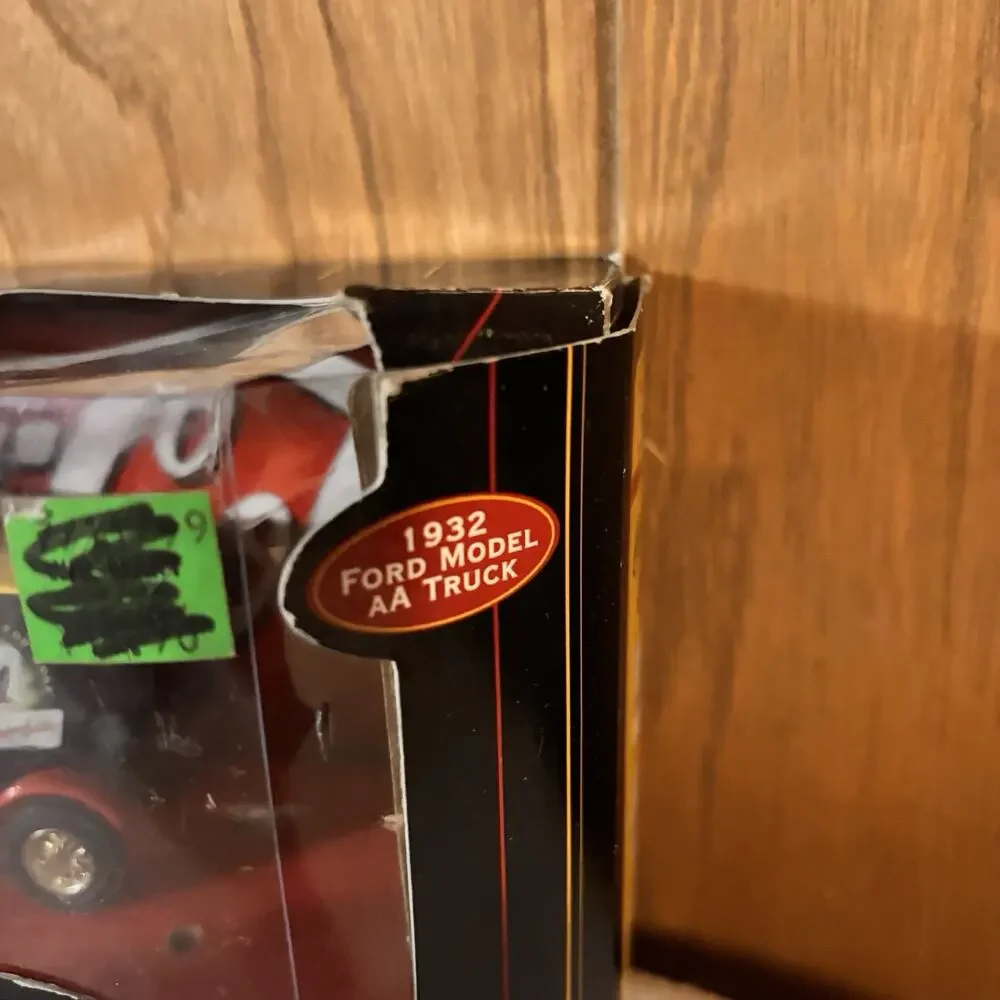 Matchbox Collectibles Coca Cola 1932 Ford Model AA Truck Happy Holidays Boxed